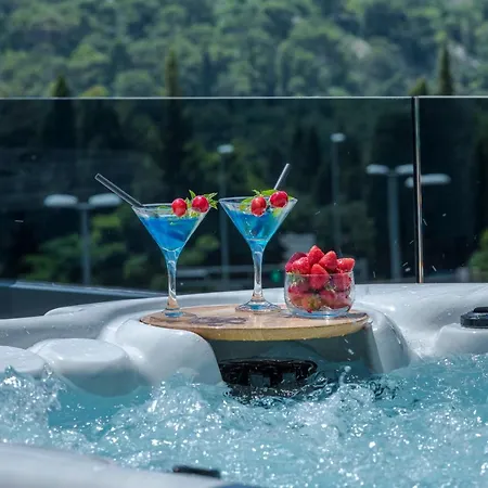 K&n Luxapartment - Jacuzzi And Magnificent Sea View アパート ムリニ